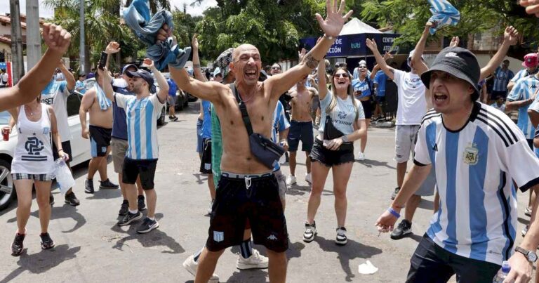 todo-listo-para-la-final-entre-racing-y-cruzeiro:-se-abrieron-las-puertas-del-estadio-y-los-primeros-hinchas-ingresan-a-la-nueva-olla