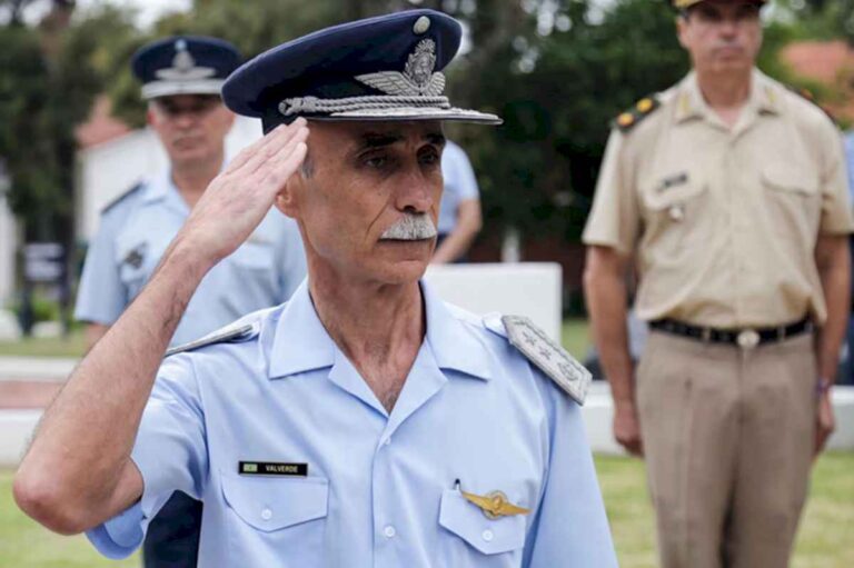 el-gobierno-designara-al-brigadier-gustavo-javier-valverde-como-nuevo-jefe-de-la-fuerza-aerea