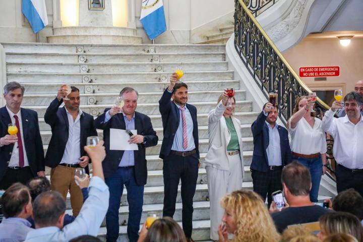 Pullaro saludó y valoró la labor de los empleados públicos