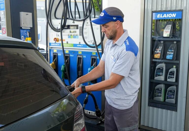 Noviembre marcó una nueva baja interanual en la venta de combustibles