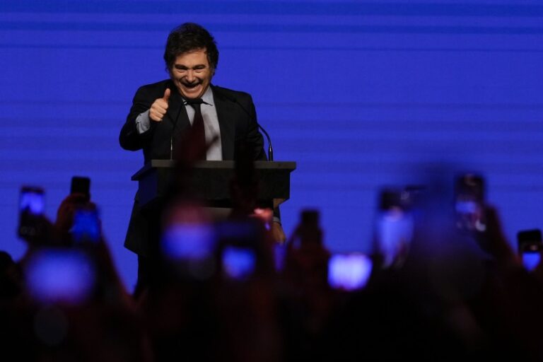 Milei llega al 47% de positiva y es el dirigente con mejor imagen de Argentina