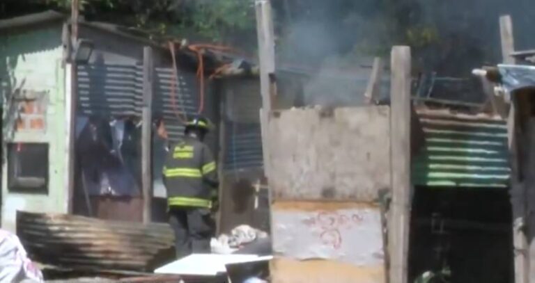 Tres viviendas se incendiaron en el asentamiento en Puerto Norte