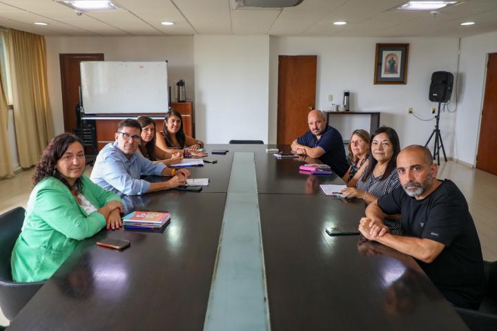 Goity con las gremios docentes: Una reunión para ablandar la paritaria?