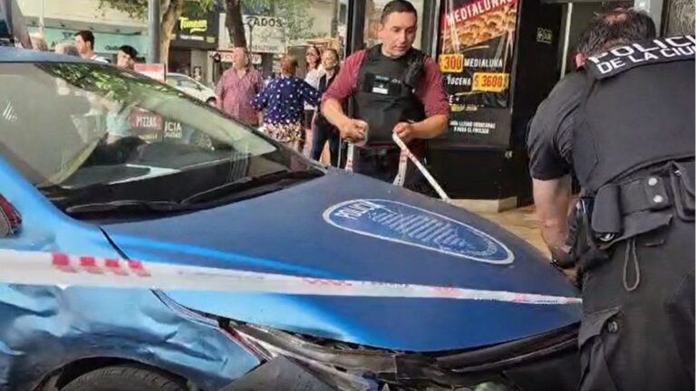 Almagro: fuerte choque entre un patrullero y un auto dejó 5 heridos