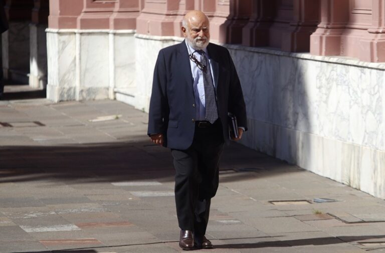 Santiago Caputo ahora quiere echar al procurador Barra