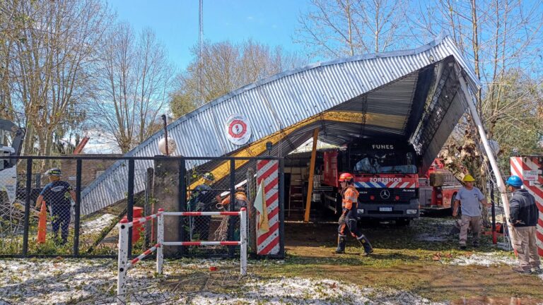 Lo que dejó el temporal en Funes: daños en el club y en Bomberos Voluntarios