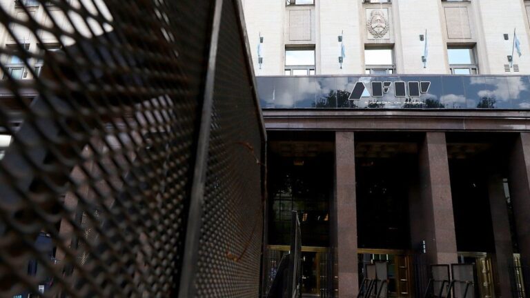 ARCA se desprende de casi 3.000 empleados a un costo de $100 millones promedio por cada uno