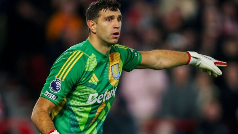 Dibu Martínez va por la épica en la Champions League: Aston Villa va por la remontada ante el PSG