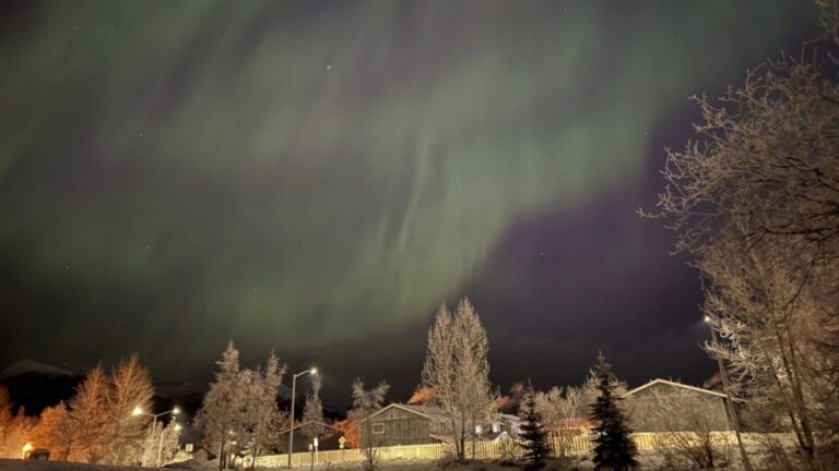 Una fuerte tormenta solar se dirige a la Tierra y provocaría auroras boreales