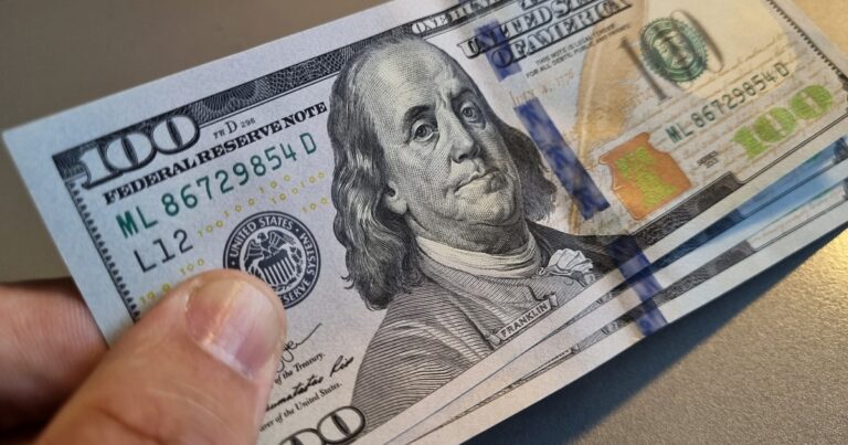 El dólar sube por tercer día consecutivo y ya roza los $ 1.200