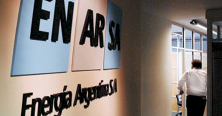 El Gobierno autorizó la privatización total de Enarsa