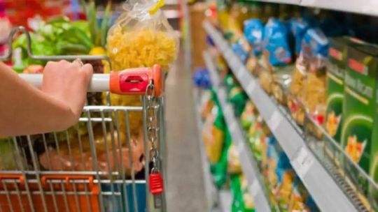 El consumo no arranca: las ventas en supermercados y mayoristas volvieron a caer en febrero
