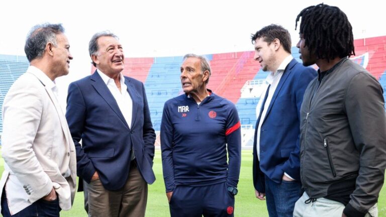 Crisis en San Lorenzo: Néstor Navarro se mostró con el plantel mientras crece la presión