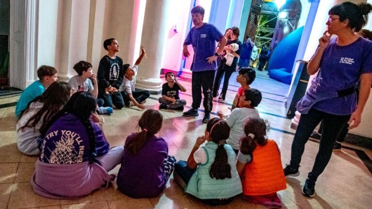 Cuarenta chicos vivieron una pijamada especial en el Palacio de Los Leones