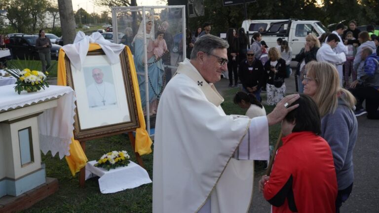 Monseñor Martín definió a Francisco como el «Papa de la misericordia»