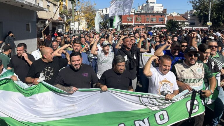 Tensa marcha de la CGT por el Día de los Trabajadores