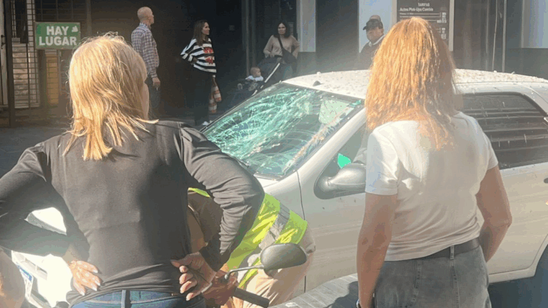 Un hombre murió tras ser atropellado en la esquina de Santa Fe y Maipú