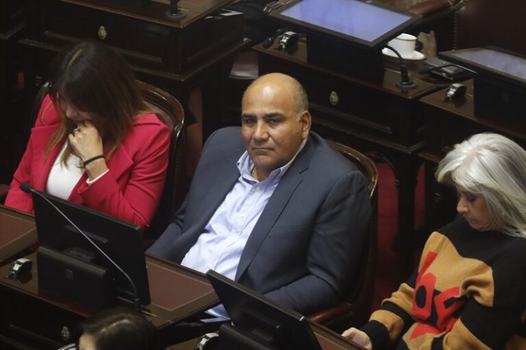 Cumbre de Manzur y Cristina para armar una lista contra Jaldo