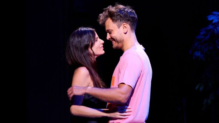 Gimena Accardi y Andrés Gil llegan a Rosario con la obra «En otras palabras»