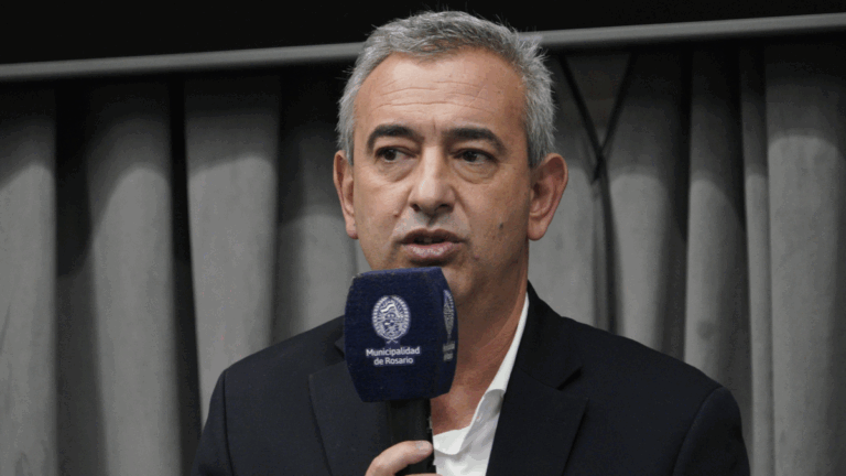 Javkin aumentó por decreto a los municipales y advirtió que descontará el día a quienes paren