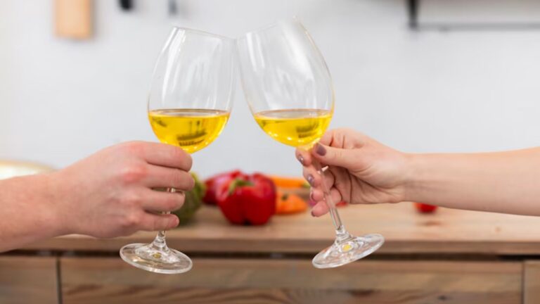 La bebida alcohólica que elimina bacterias y previene enfermedades de la boca