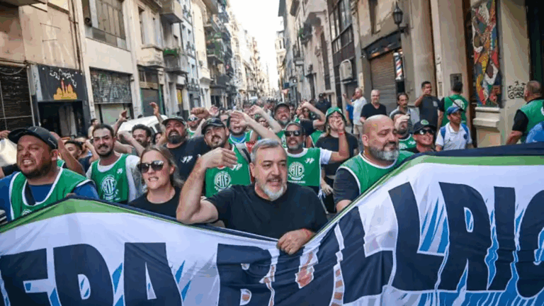 La Justicia dejó sin efecto el decreto del Gobierno que eliminaba el Día del Trabajador Estatal