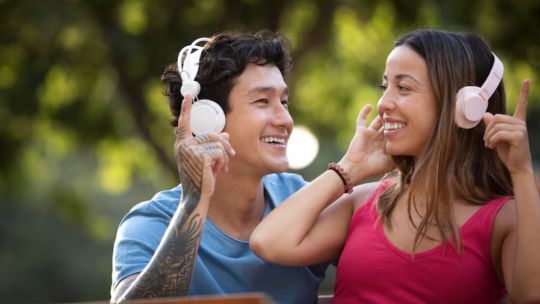 Seis de cada diez argentinos afirma que la música mejora su experiencia sexual