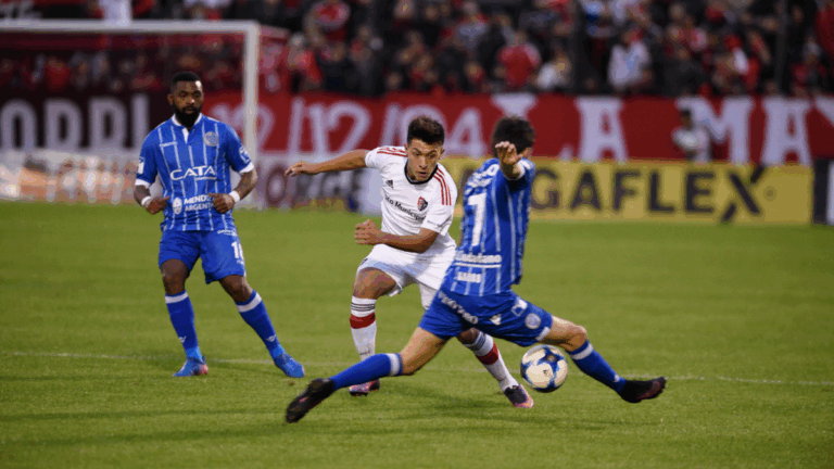 Lisandro Martínez sobre sus comienzos en Newell’s: «Llop quería que la revolee, cero fútbol»