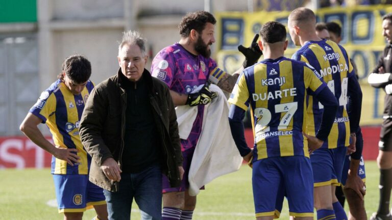 Central: Holan ya prepara el equipo para el último banco de prueba antes del Clausura