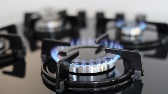 Emergencia de luz y gas: cortan el suministro a empresas por un día y evalúan su extensión