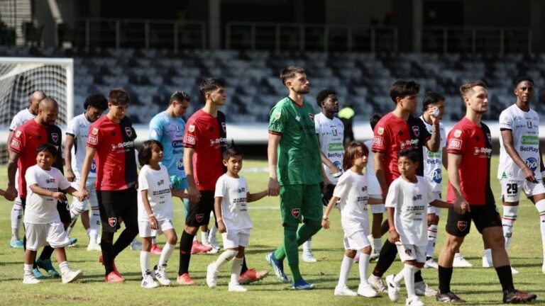 Newell’s: Fabbiani está «contento» con el grupo y espera «tres refuerzos más»