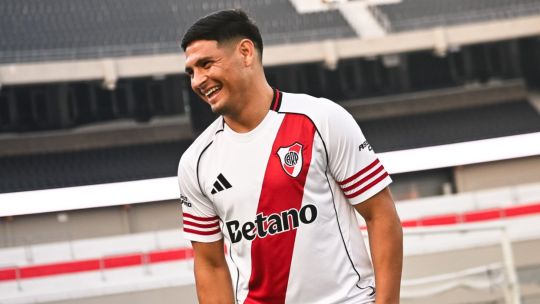 Salas se puso la de River y les dejó un mensaje a los hinchas: «Es un sueño para mí estar acá»