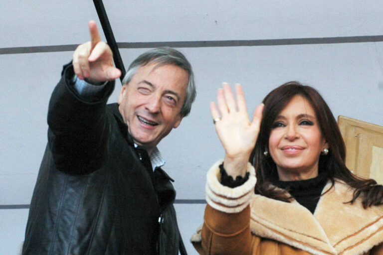 Cuando Néstor Kirchner recortó un 15% los sueldos y jubilaciones en Santa Cruz