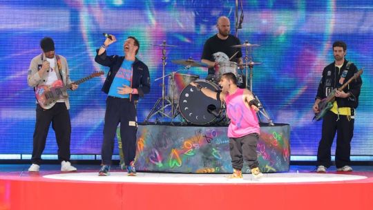 Coldplay, J Balvin y Doja Cat encabezaron un curioso show de medio tiempo en el Mundial de Clubes
