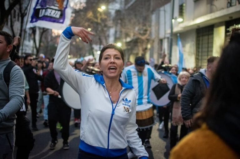El kirchnerismo asegura que ubicó en la lista de la tercera sección a Mayra Mendoza