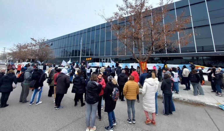 Docentes de Chubut. Por salarios, la Atech para por 48hs