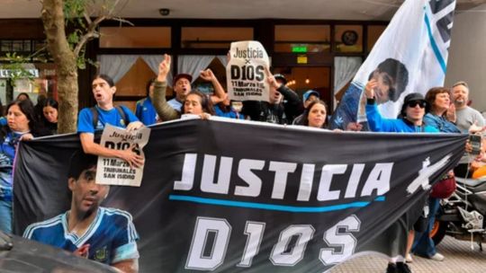 Caso Maradona: suspendieron el juicio por jurados a la enfermera por el escándalo de Makintach