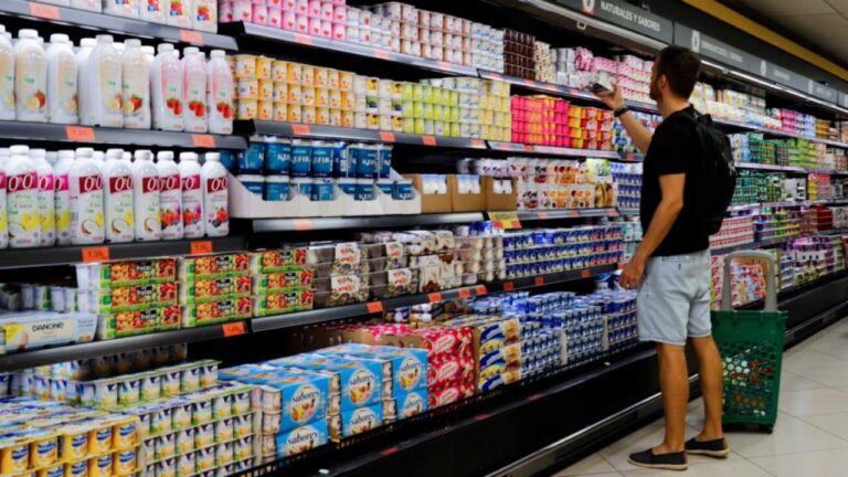 El consumo no repunta: en junio se desplomaron las ventas en supermercados y mayoristas