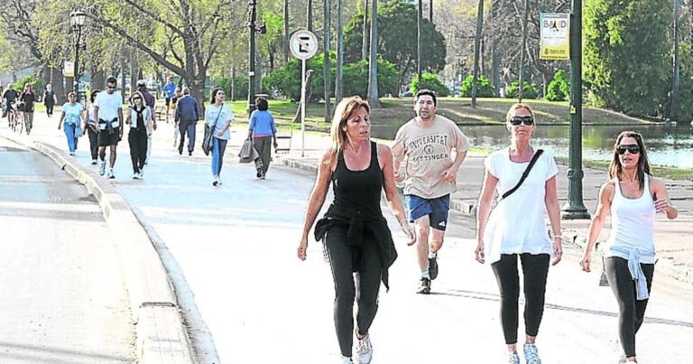 Miden la cifra exacta de pasos diarios que hay que dar para bajar 47% el riesgo de muerte y es menor a lo pensado