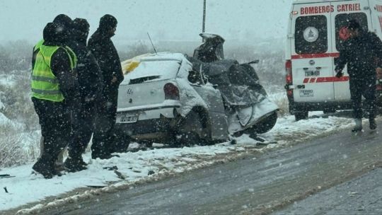 Accidente fatal en la Patagonia: 4 muertos por el choque frontal entre un auto y un camión durante una tormenta de nieve