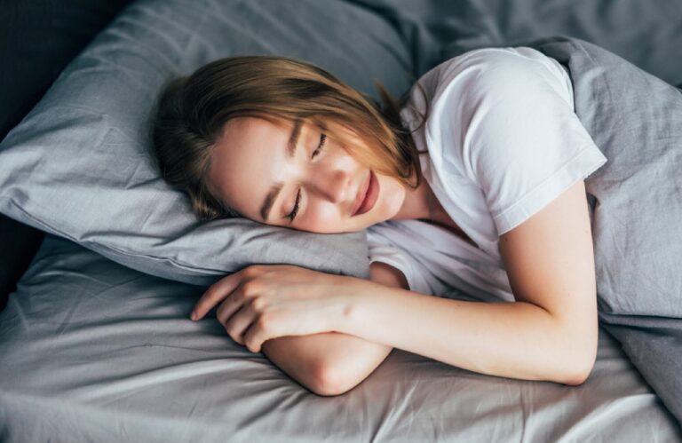 Este es el peor momento del día para tomar una siesta, según un médico del sueño de California