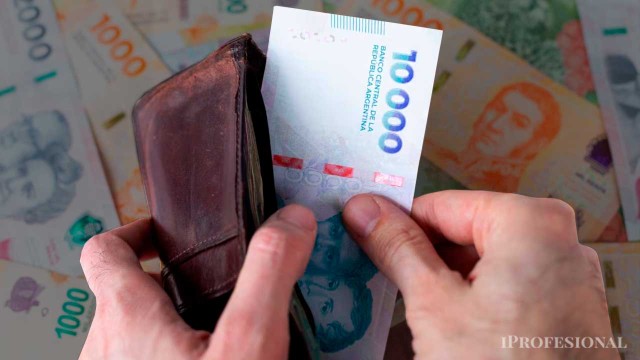 Más familias no pagan préstamos y los bancos endurecen requisitos para créditos