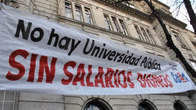 Semana de paro en las universidades de Rosario por reclamos salariales