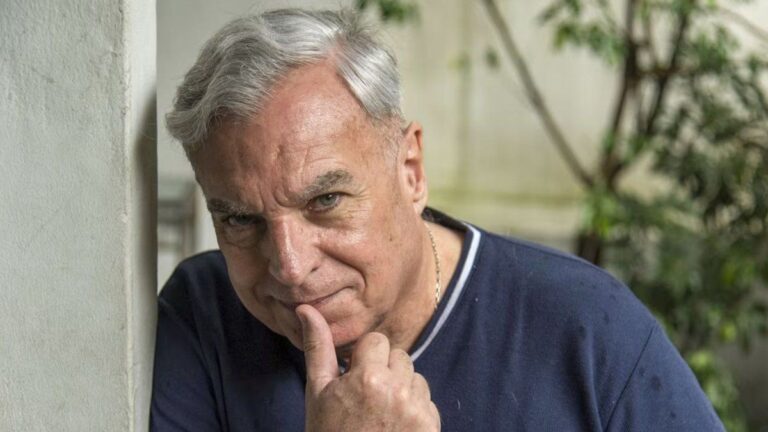 Amor en puerta: Carlos Monti estaría saliendo con la mejor amiga de su esposa fallecida