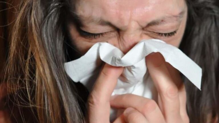 Entre mañanas frías y tardes de primavera: cuáles son los virus que circulan en Rosario?