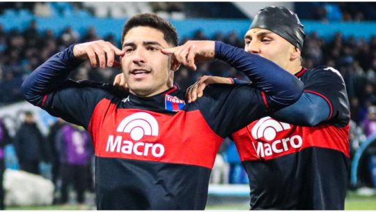 Racing le ganaba a Tigre y se complicó solo: terminó perdiendo en el descuento (1-2) en Avellaneda