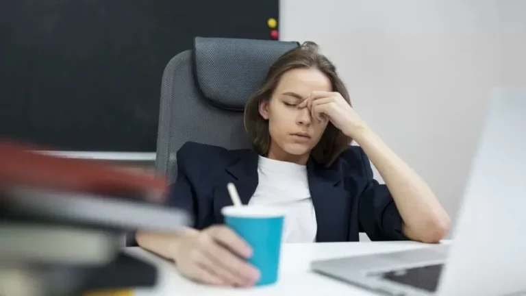Marcha atrás con la reducción de la jornada laboral: quieren que los empleados trabajen 14 horas por día
