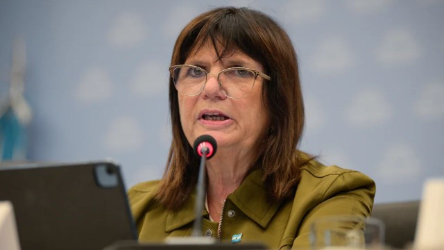 Bullrich trató de inútil a Kicillof por los graves incidentes en la cancha de Independiente