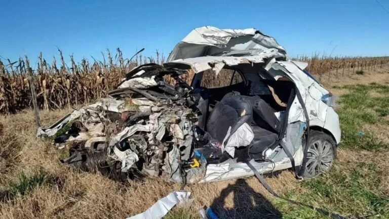 Viajaban desde Comodoro Rivadavia a Rosario para ver el clásico: padre y dos hijos murieron tras chocar con un camión