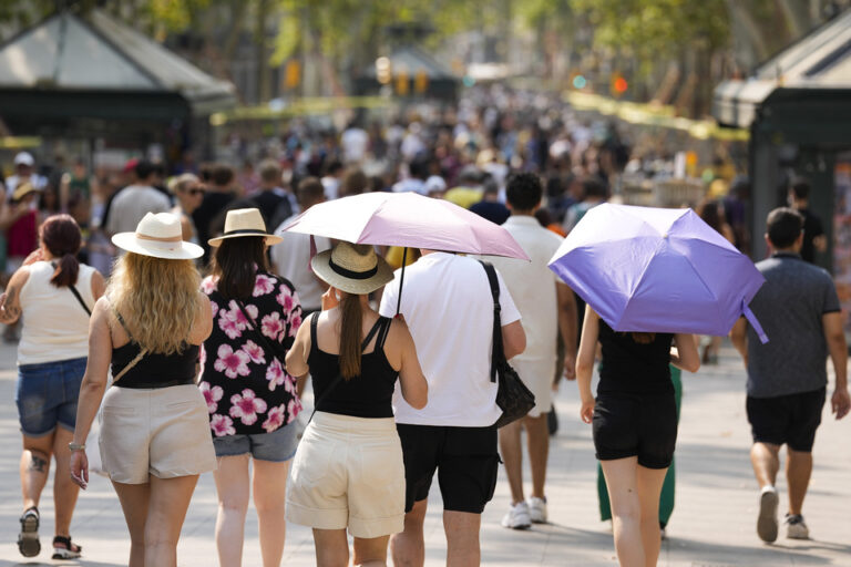 España, entre el fuego y el calor extremo